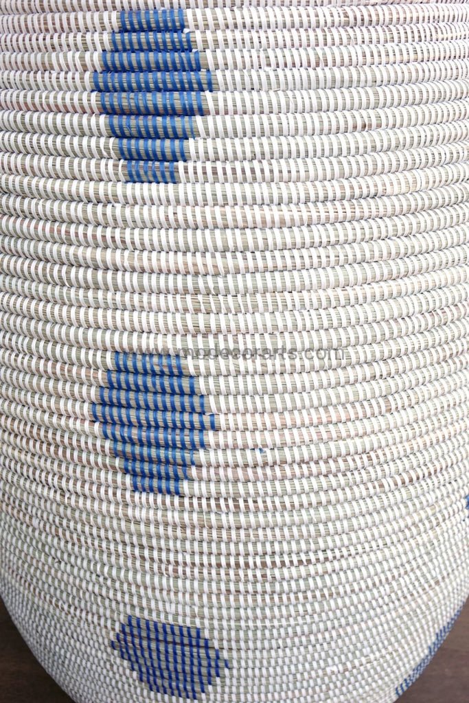 Handmade Laundry Basket (XL) in white with blue pattern / Laundry hamper - modecorarts