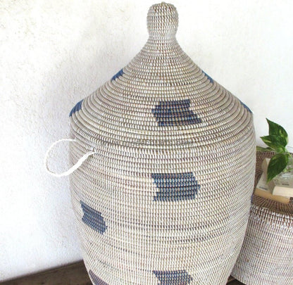 Handmade Laundry Basket (XXL) in white with blue pattern / Laundry Hamper - modecorarts